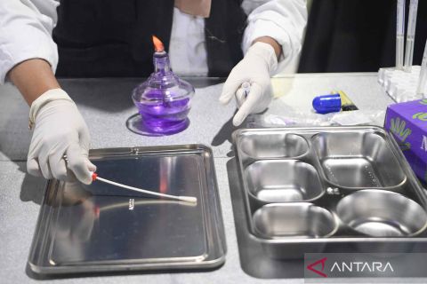 Ompreng MBG diuji karena dugaan kontaminasi bahan berbahaya dan minyak babi