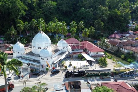 Penggunaan lokomotif Mak Itam untuk wisatawan