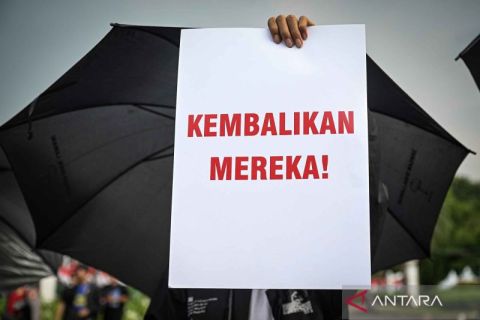 Mencari yang hilang paksa di Aksi Kamisan ke-875