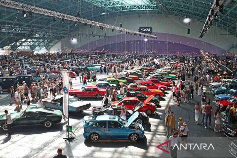 Pameran 400 mobil-mobil vintage di Minsk