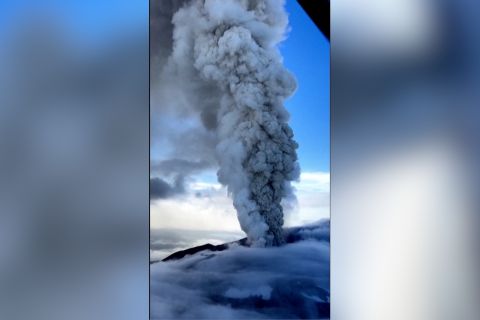 Gunung Krasheninnikov di Rusia meletus setelah 600 tahun tertidur