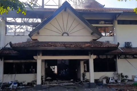 Kondisi Gedung DPRD Solo usai dibakar massa
