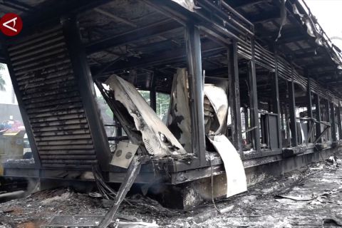 Kondisi terkini halte transportasi umum pasca demonstrasi