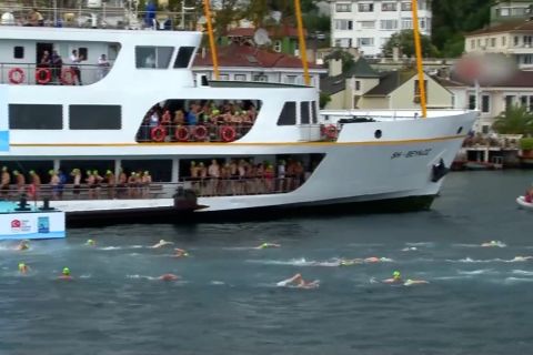 Perenang Rusia hilang saat berlomba di Selat Bosphorus, Turki