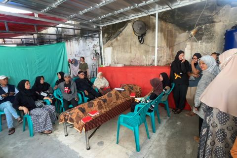 Suasana haru selimuti rumah duka pengemudi ojol Affan Kurniawan