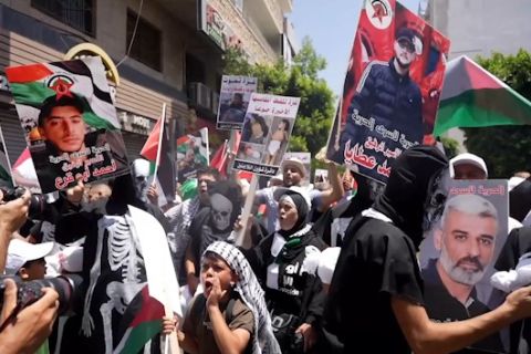 Warga Palestina unjuk rasa, tuntut lebih banyak bantuan ke Gaza