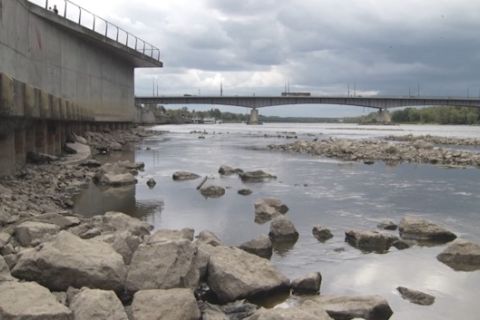 Debit sungai makin surut, Kota Warsawa hentikan operasional kapal Feri