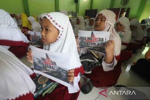 Doa bersama, pelajar harapkan Indonesia tetap aman dan damai