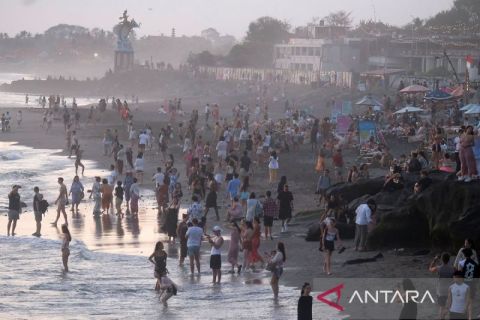 Situasi kondusif, wisatawan padati Pantai Echo Canggu