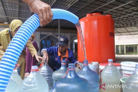 Dampak musim kemarau, ratusan warga di Bondowoso Jatim mengalami krisis air bersih
