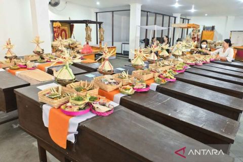 Puluhan jenazah telantar termasuk lima jenazah WNA dikremasi bersama-sama di Bali