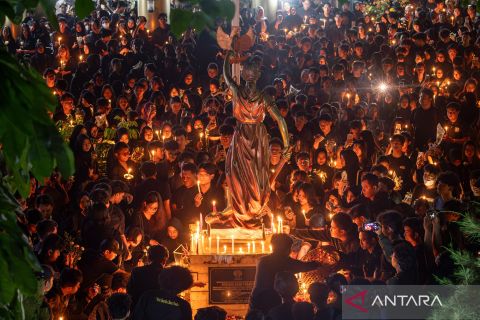 Mahasiswa Unnes tewas secara janggal, ratusan mahasiswa gelar doa bersama