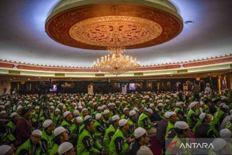 Doa bersama pengemudi ojek online untuk kedamaian dan persatuan Indonesia di Jakarta