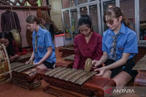 Mengenal budaya Indonesia melalui program pertukaran pelajar dari Australia di Batang