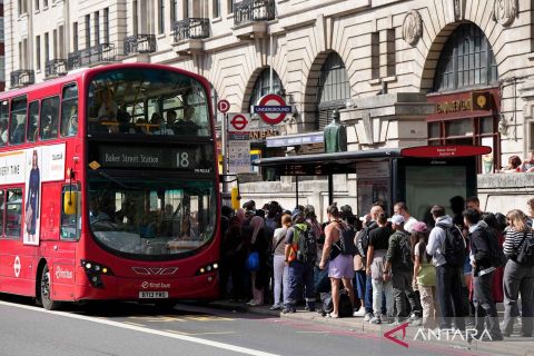 Transportasi bawah tanah di London lumpuh total gara-gara ribuan pekerjanya mogok