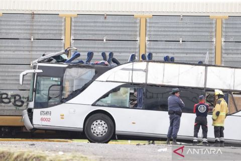 Kereta tabrak bus tingkat di Meksiko, 10 orang tewas serta 40 orang luka-luka
