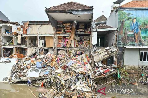 Kerusakan bangunan ruko dan rumah pascabanjir di Denpasar