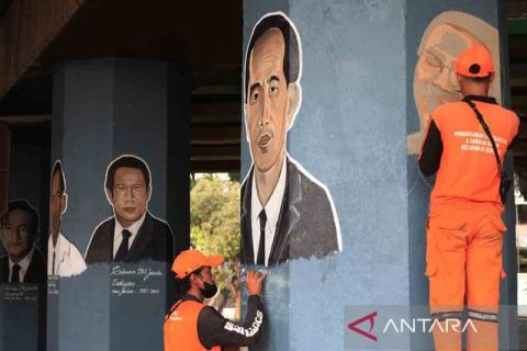 Mural gubernur DKI Jakarta dari masa ke masa