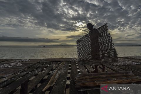 Kala cuaca buruk menerpa, nelayan Jambi dilanda nestapa