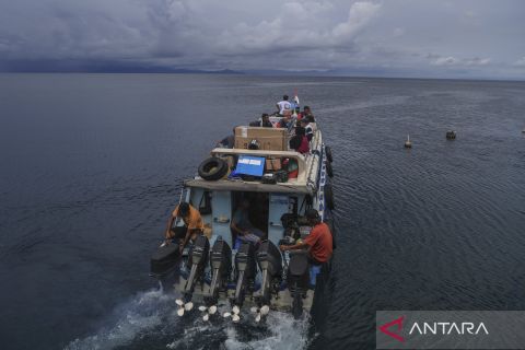 Jasa transportasi laut menuju pulau terluar di Maluku Utara