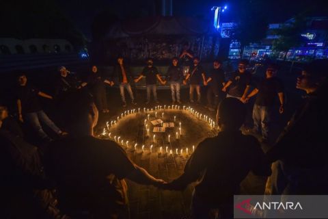 Aksi seribu lilin solidaritas untuk jurnalis
