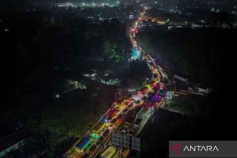 Macet panjang saat jam operasional truk tambang Parung Panjang