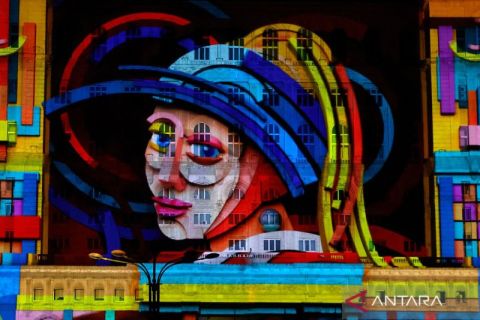 Video mapping memukau di gedung Istana Parlemen Rumania