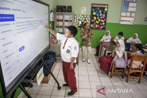 Kemendikdasmen siapkan layar digital pintar untuk 330 ribu sekolah tahun ini