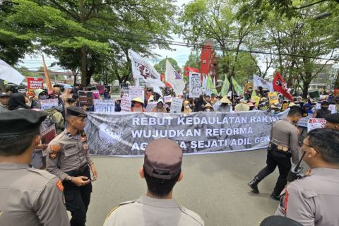 FOTO - Unjuk rasa desak stop kekerasan terhadap petani di Sulsel