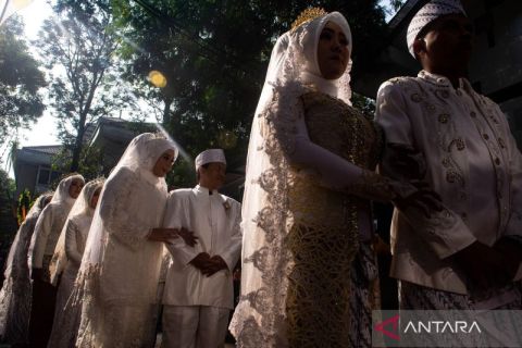 Akad nikah gratis di Bandung, 10 pasangan resmi menikah di depan Mal Pelayanan Publik