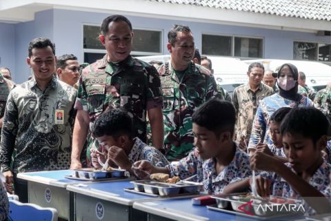 Kunjungan Panglima TNI ke dapur SPPG Lanud Adi Soemarmo, tinjau kualitas gizi makanan