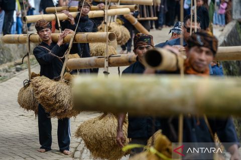 Kasepuhan Cisungsang gelar Seren Taun 2025, lestarikan tradisi dan hormati dewi padi