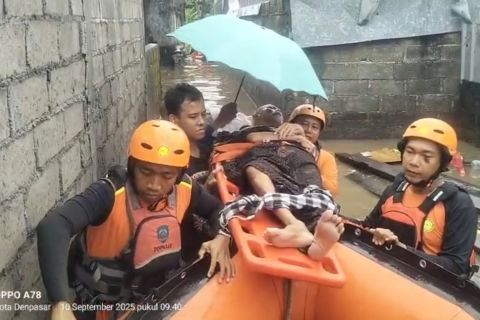 Banjir di Denpasar, Tim SAR terus lakukan evakuasi dan pencarian warga