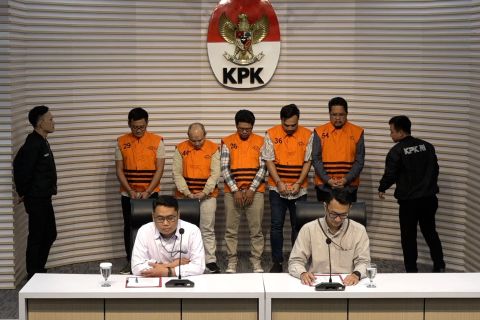 KPK tahan 5 tersangka kasus pencairan kredit fiktif BPR Bank Jepara