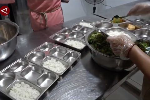 Kantor SPPG Maluku tutup sementara tiga dapur MBG imbas keracunan