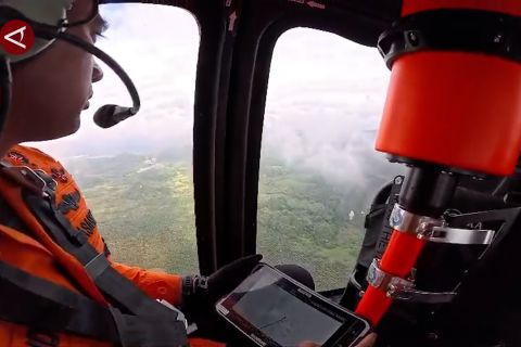 SAR: Guru dan siswa lihat helikopter berasap sebelum hilang kontak