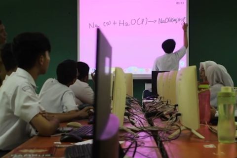 Pemerintah siapkan distribusi layar digital untuk 330 ribu sekolah