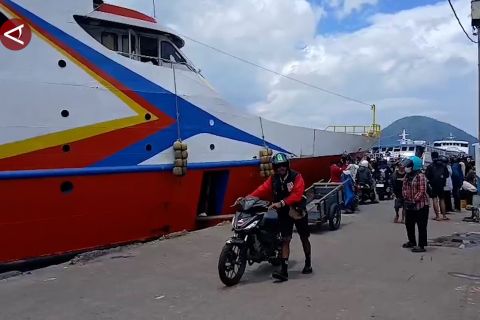 Kapal konvensional di Malut diizinkan angkut motor dengan syarat