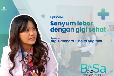 Senyum lebar dengan gigi sehat