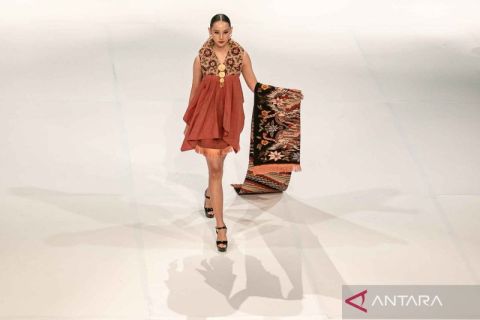 Solo Batik Fashion 2025 sebagai inspirasi batik di masa mendatang