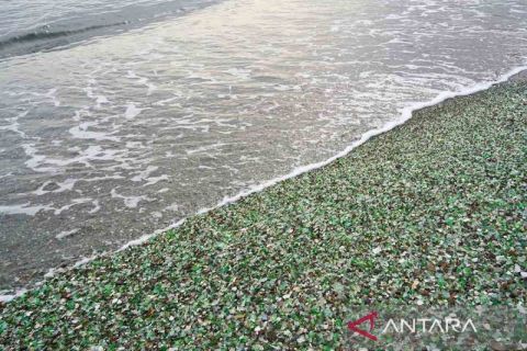 Glass Beach, kemilau dari barang pecah belah yang dibuang