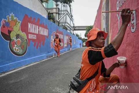 Salah satu sudut Kota Jakarta dipercantik dengan mural ajakan hidup sehat