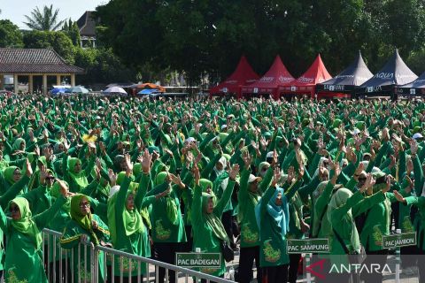 Ribuan peserta mengikuti peringatan Hari Telur Sedunia di Ponorogo