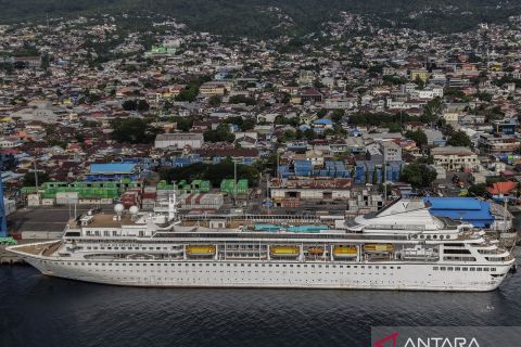 Kapal pesiar Villa Vie Residences singgahi Ternate