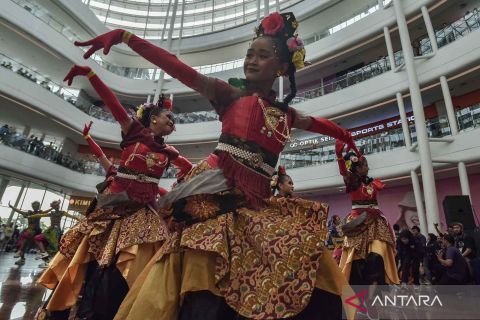 Begini suasana Indonesia Menari 2025 yang digelar serentak di 11 kota di Indonesia