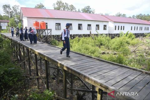 Meningkatkan kualitas pendidikan di daerah 3T melalui Program Sekolah Negeri Terapung