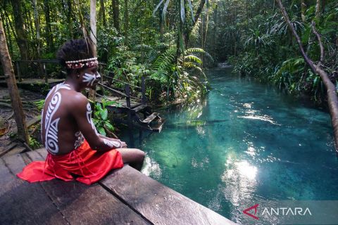 Wisata kali biru Raja Ampat