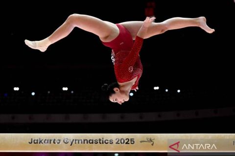 Atraksi memukau para pesenam putri mancanegara di Kejuaraan Dunia Gimnastik 2025