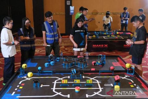 Ratusan peserta dari delapan negara mengikuti kompetisi robot di Bali