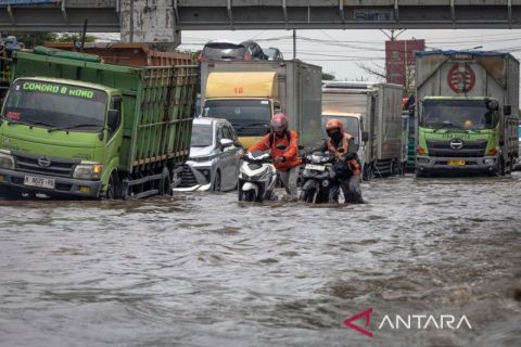 Anomali cuaca picu banjir di Semarang